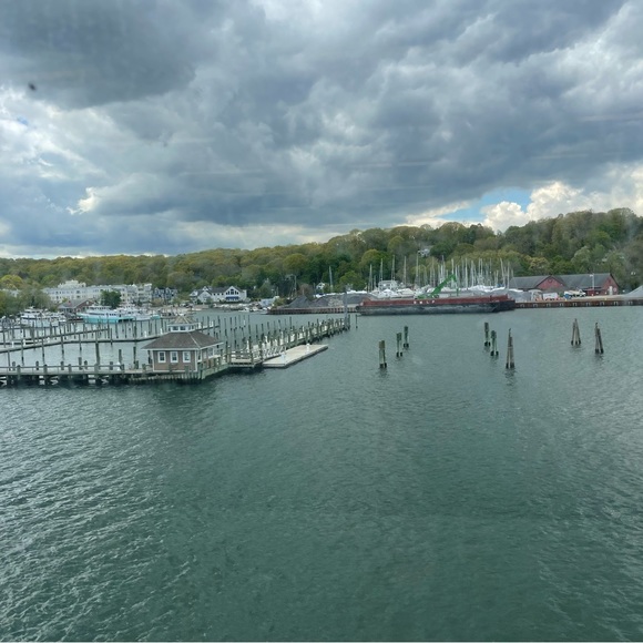 Meet your Posher, Naidelyn - Picture 2 of 8